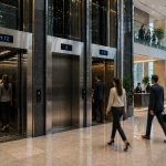elevadores comerciales en México en edificio moderno mostrando flujo eficiente de personas