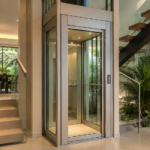 Mejor elevador ecológico para viviendas en México con accionamiento eléctrico y estructura compacta.